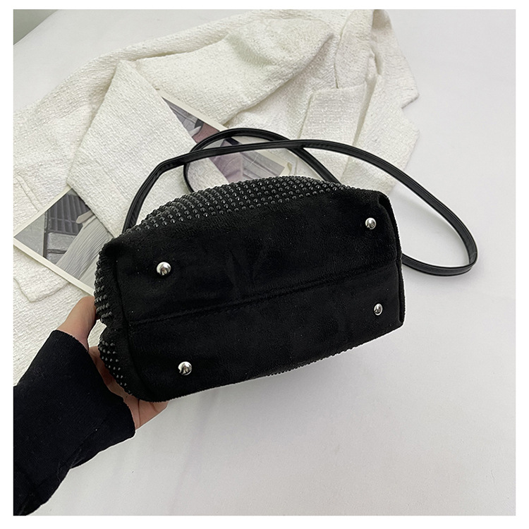 Women's Small Cloth Solid Color Elegant Bucket Magnetic Buckle Ruched Bag display picture 7