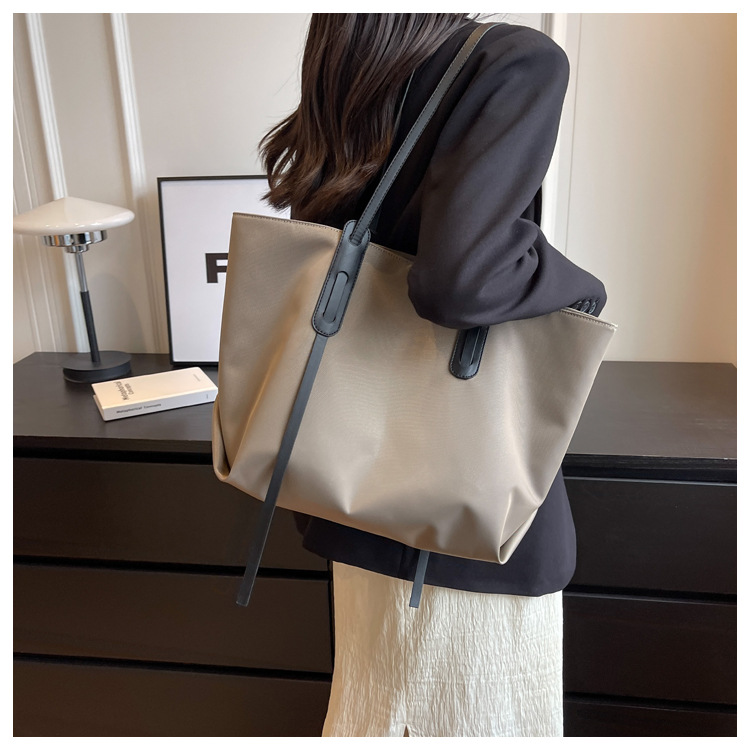 Women's Large Oxford Cloth Color Block Classic Style Square Zipper Underarm Bag display picture 5