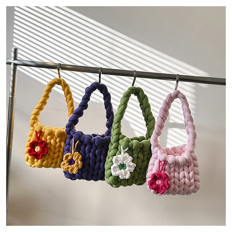 Women's Small Cotton Flower Vintage Style Square Open Underarm Bag display picture 4