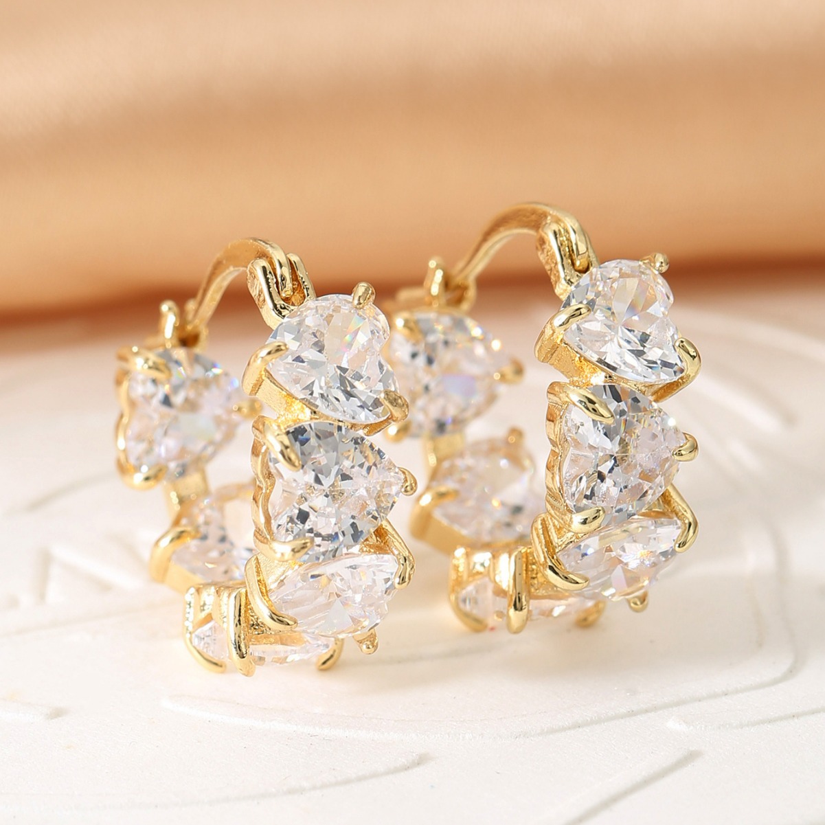 1 Pair Simple Style Shiny Heart Shape Copper Zircon White Gold Plated Hoop Earrings display picture 5
