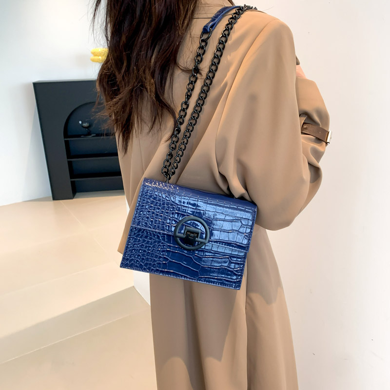Women's Pu Solid Color Vintage Style Classic Style Sewing Thread Metal Button Square Flip Cover Shoulder Bag display picture 18