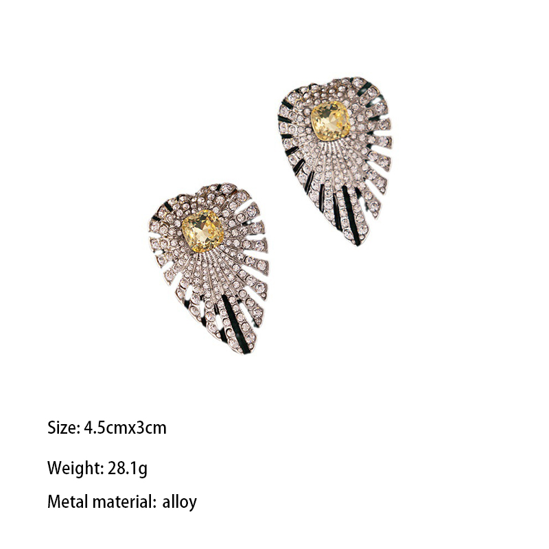 1 Pair Glam Retro Heart Shape Plating Inlay Alloy Rhinestones 18k Gold Plated Ear Studs display picture 5