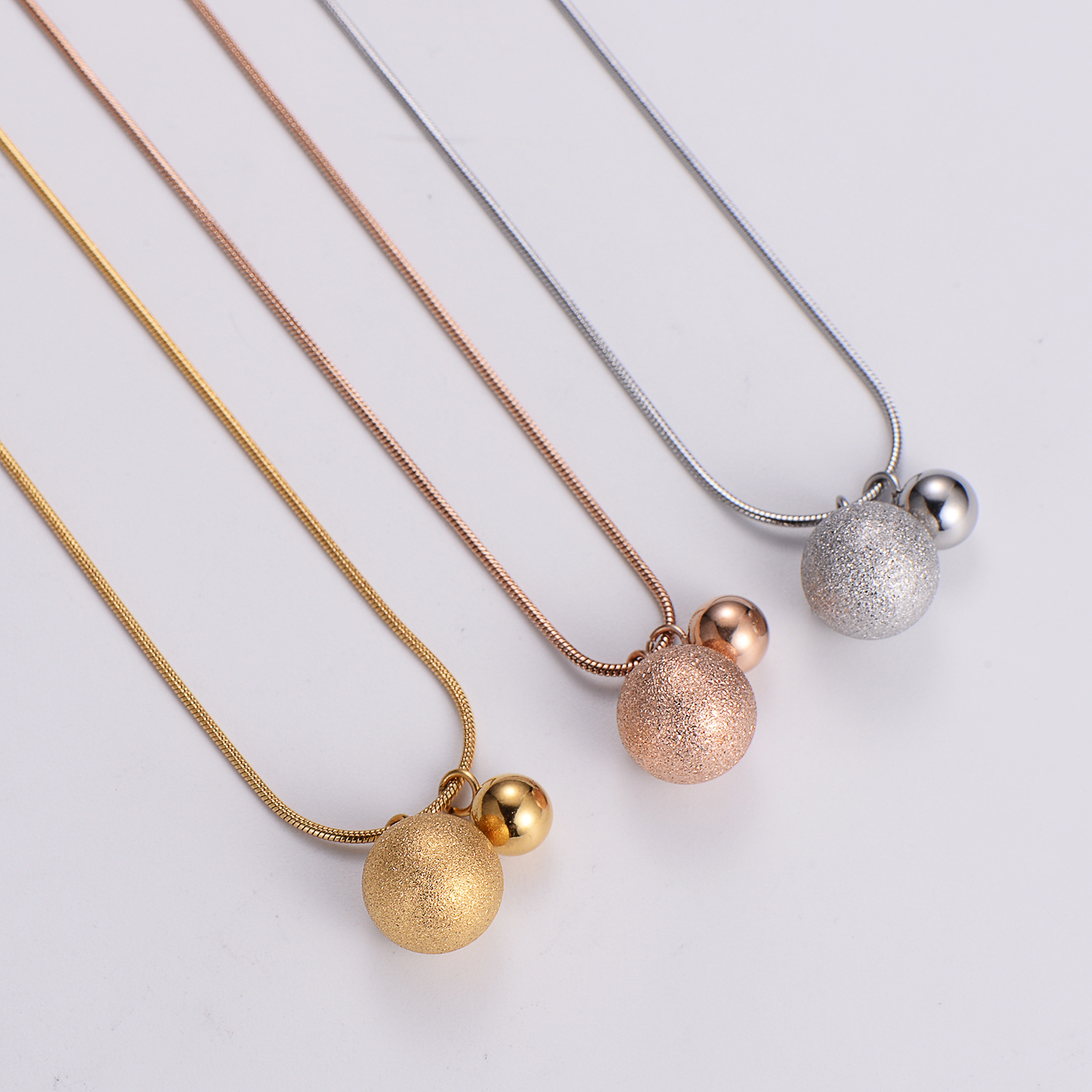 Stainless Steel 18K Gold Plated Rose Gold Plated Sweet Shiny Ball Pendant Necklace display picture 5