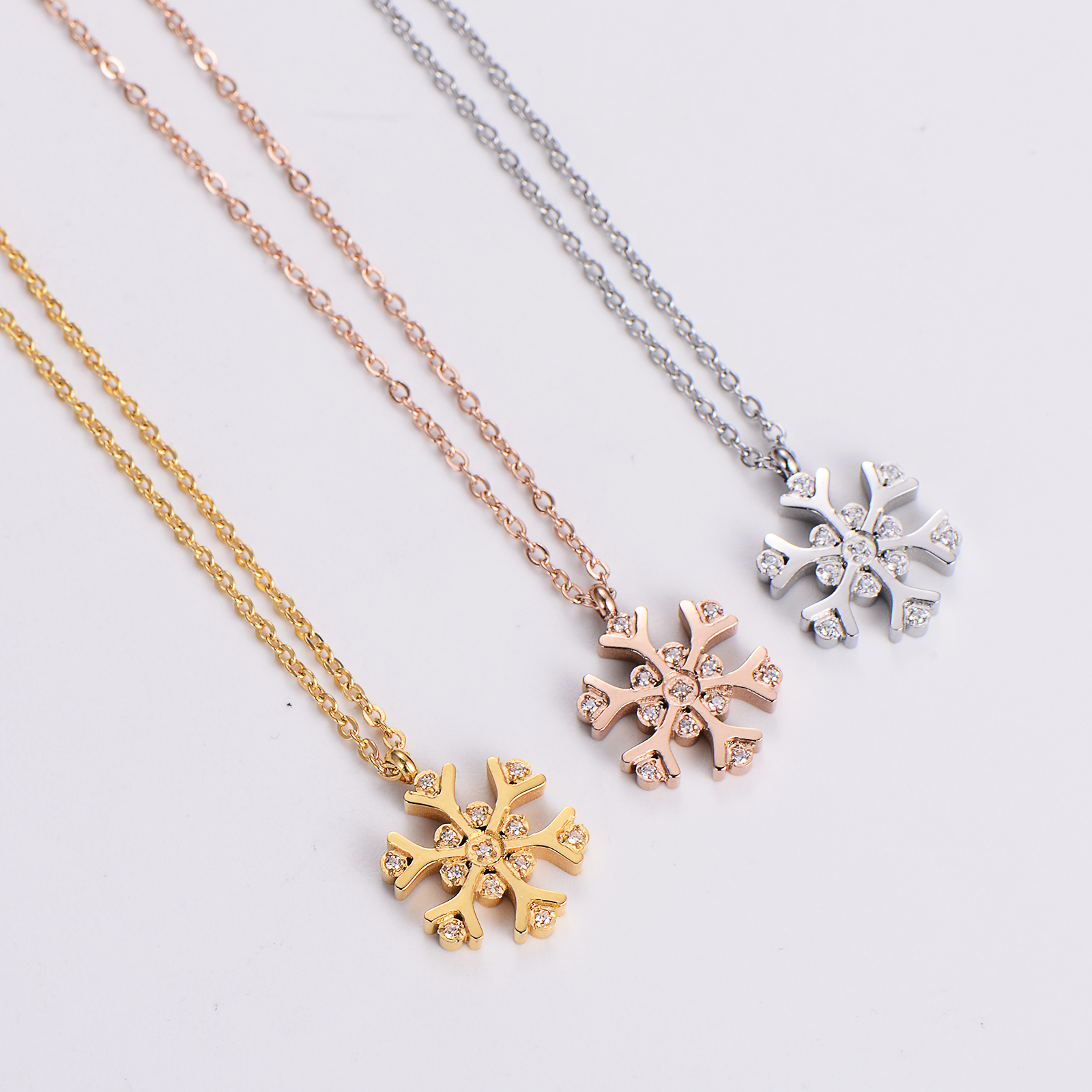 Stainless Steel 18K Gold Plated Rose Gold Plated Pastoral Shiny Inlay Snowflake Zircon Pendant Necklace display picture 5
