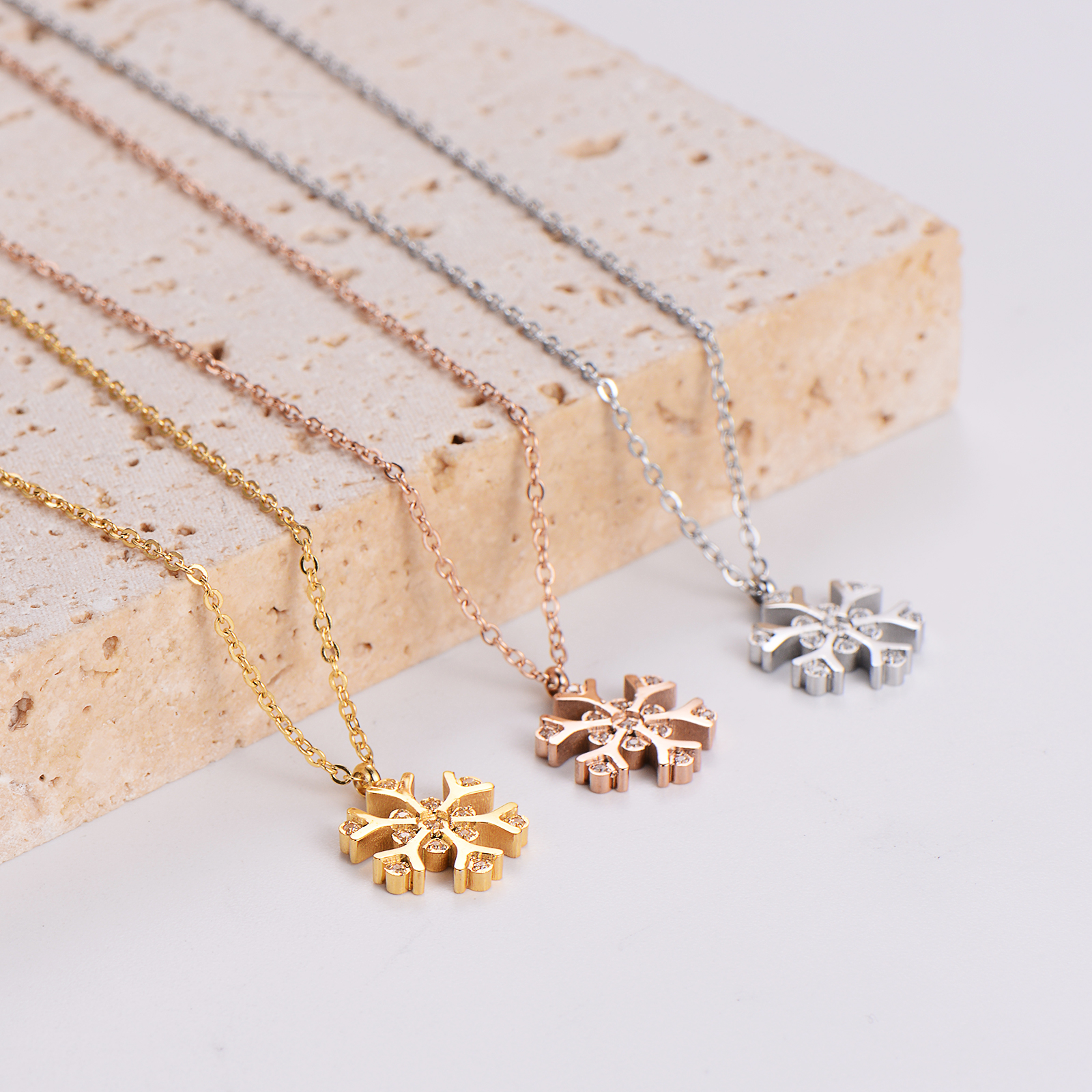 Stainless Steel 18K Gold Plated Rose Gold Plated Pastoral Shiny Inlay Snowflake Zircon Pendant Necklace display picture 7
