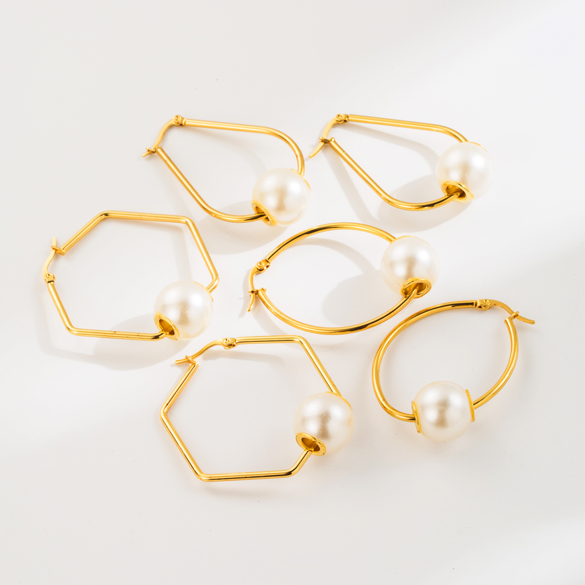 1 Paar Moderner Stil Einfacher Stil Perle Irregulär Rostfreier Stahl Reif Ohrringe display picture 1
