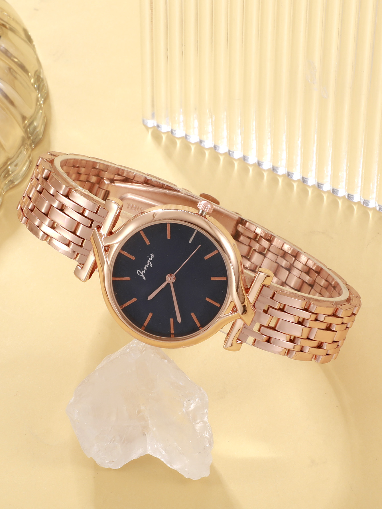 Casual Cute Luxurious Solid Color Folding Buckle Buckle Quartz Women's Watches display picture 11