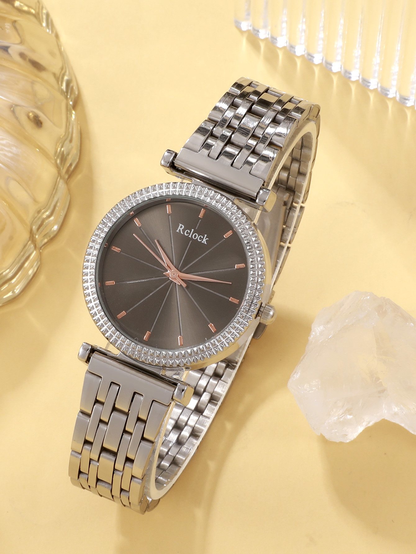 Casual Elegant Luxurious Solid Color Folding Buckle Quartz Women's Watches display picture 2