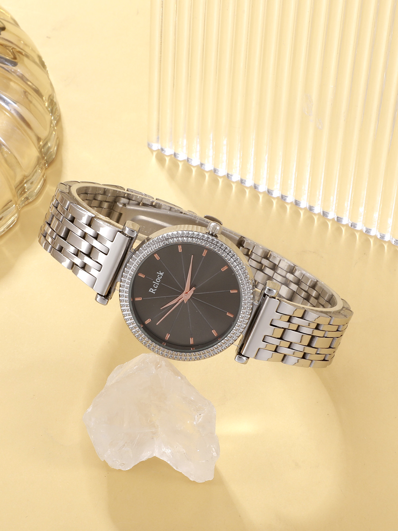 Casual Elegant Luxurious Solid Color Folding Buckle Quartz Women's Watches display picture 5