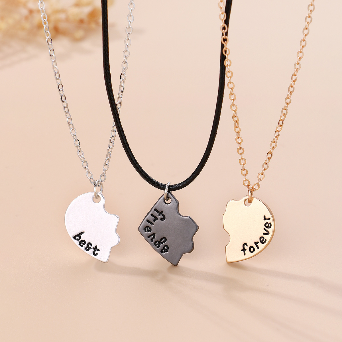 Wholesale Jewelry Casual Household Heart Shape Alloy Pendant Necklace display picture 3