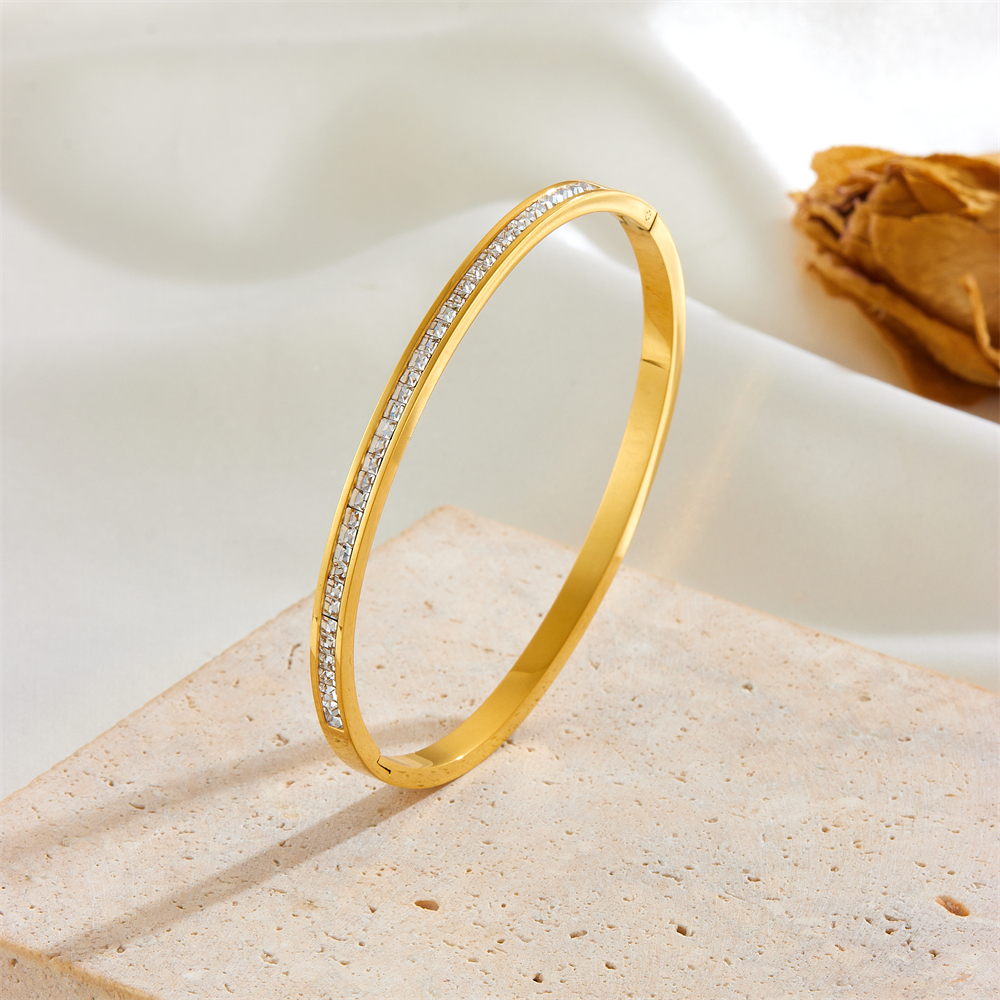 Princess Cute Solid Color Stainless Steel 18K Gold Plated Rhinestones Bangle In Bulk display picture 2