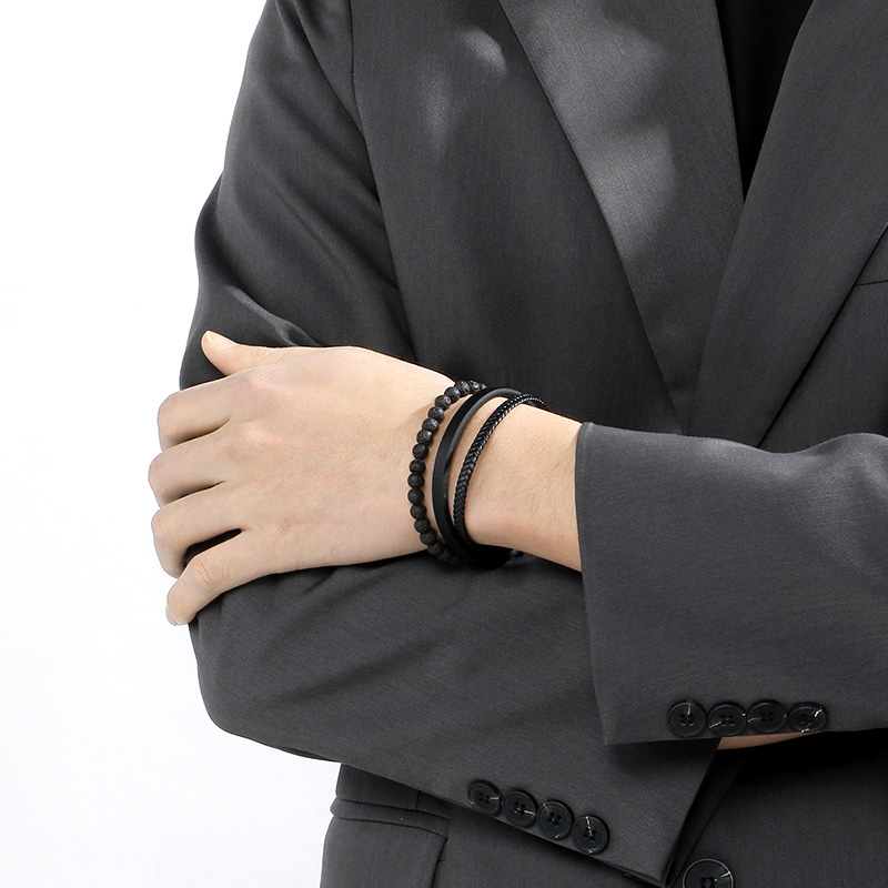Simple Style Solid Color Titanium Steel Layered Men's Bracelets display picture 3