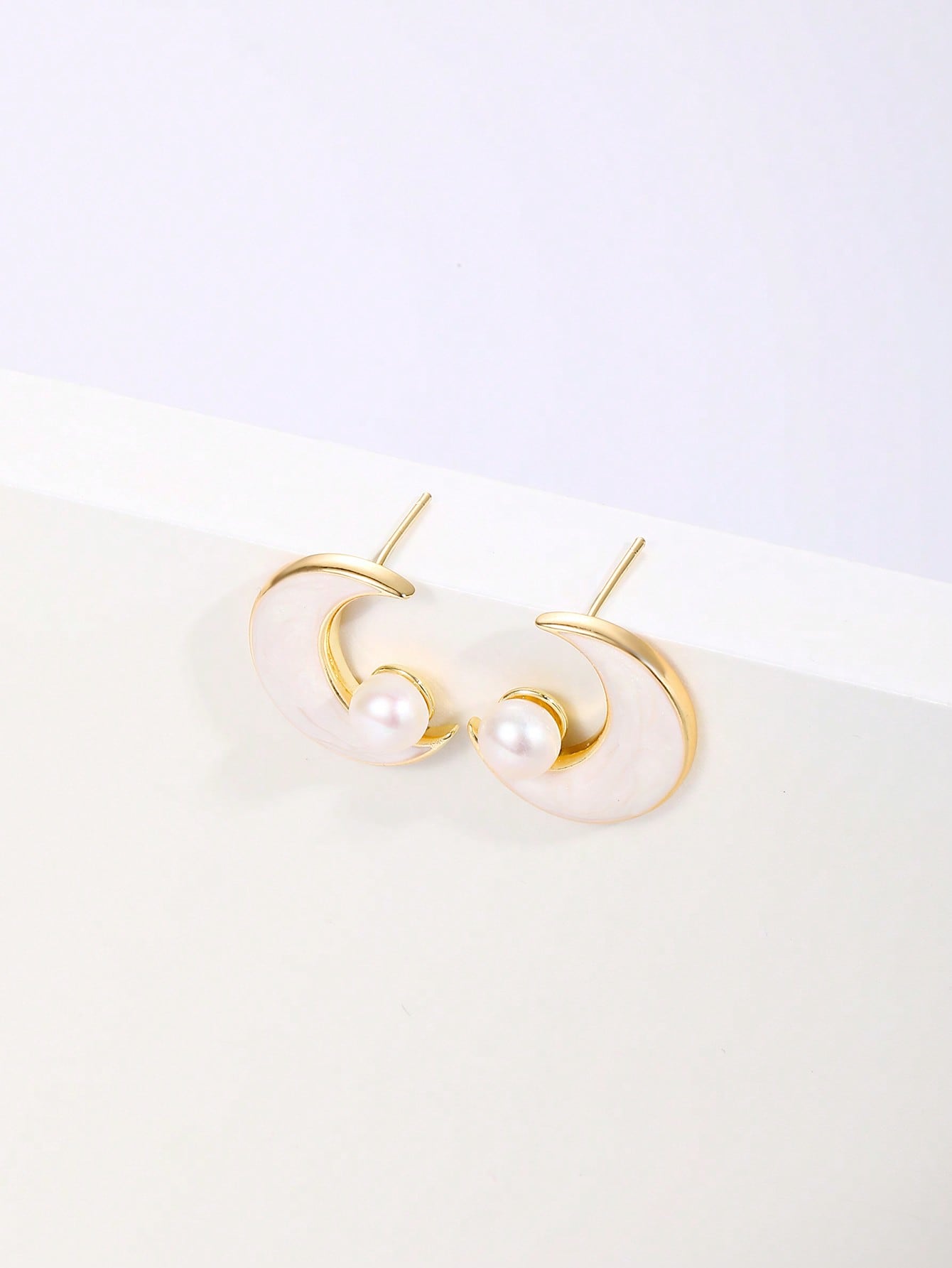 1 Pair Sweet C Shape Moon Beaded Plating Inlay Copper Artificial Pearls 18K Gold Plated Ear Studs display picture 4