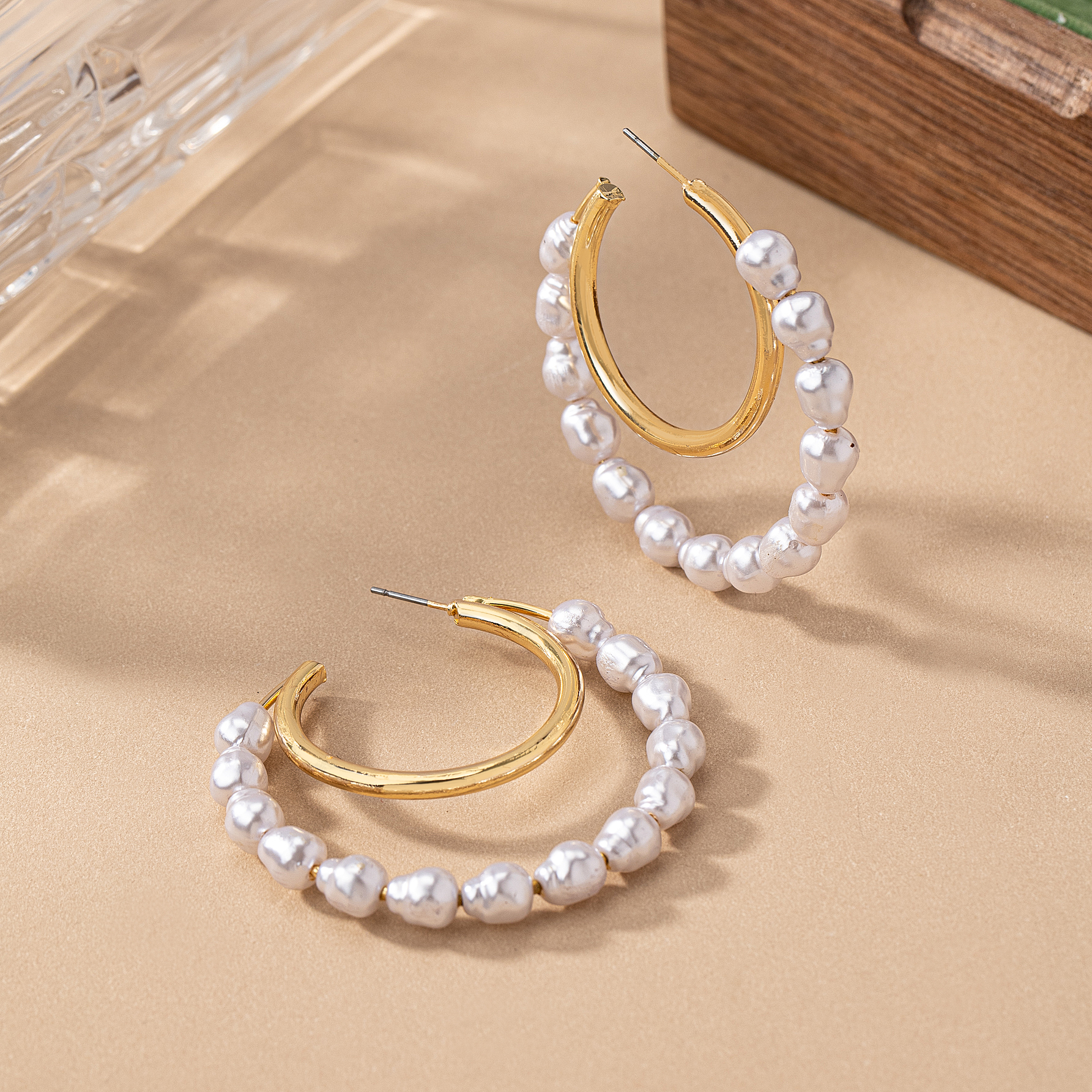 1 Paar Elegant Retro Geometrisch Perlen Inlay Legierung Künstliche Perlen 14 Karat Vergoldet Ohrringe display picture 3