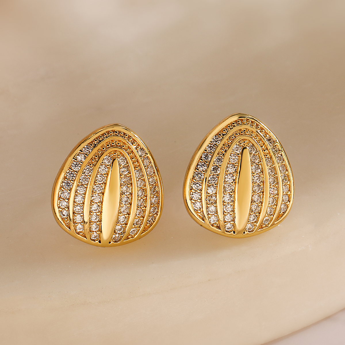 1 Pair Simple Style Geometric Inlay Copper Zircon 18K Gold Plated Ear Studs display picture 4