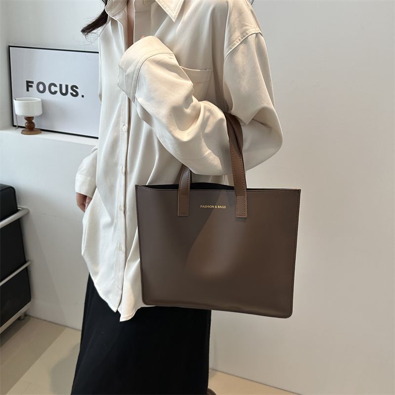 Women's Pu Leather Solid Color Classic Style Open Tote Bag display picture 7