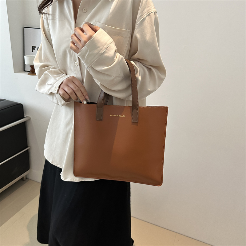 Women's Pu Leather Solid Color Classic Style Open Tote Bag display picture 12