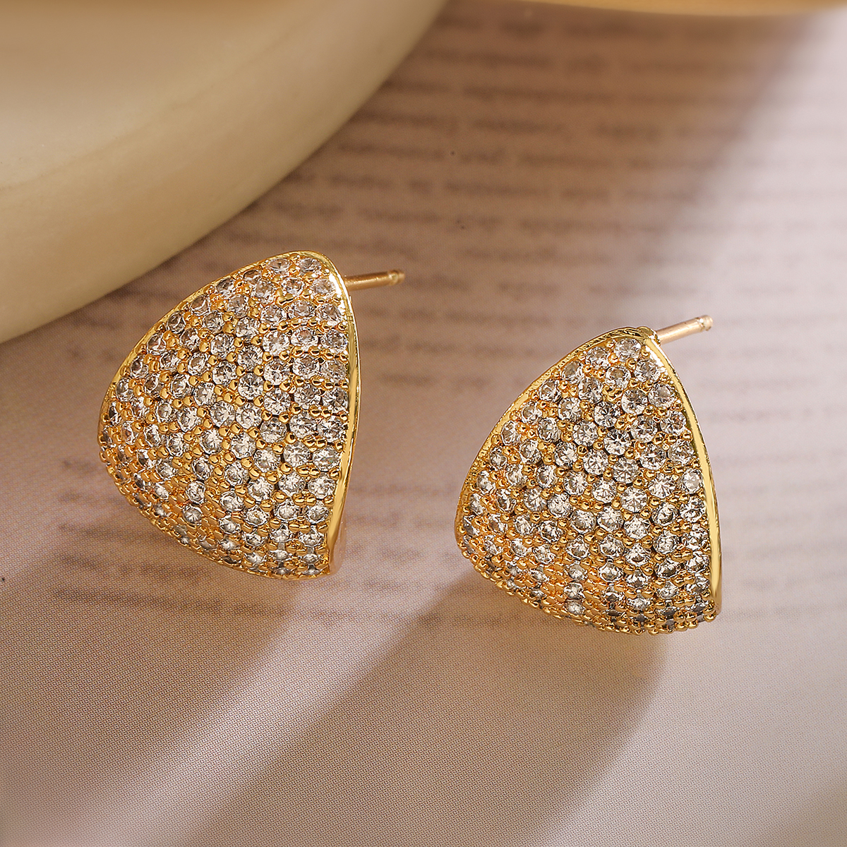 1 Pair Retro Simple Style Geometric Inlay Copper Zircon 18K Gold Plated Ear Studs display picture 3