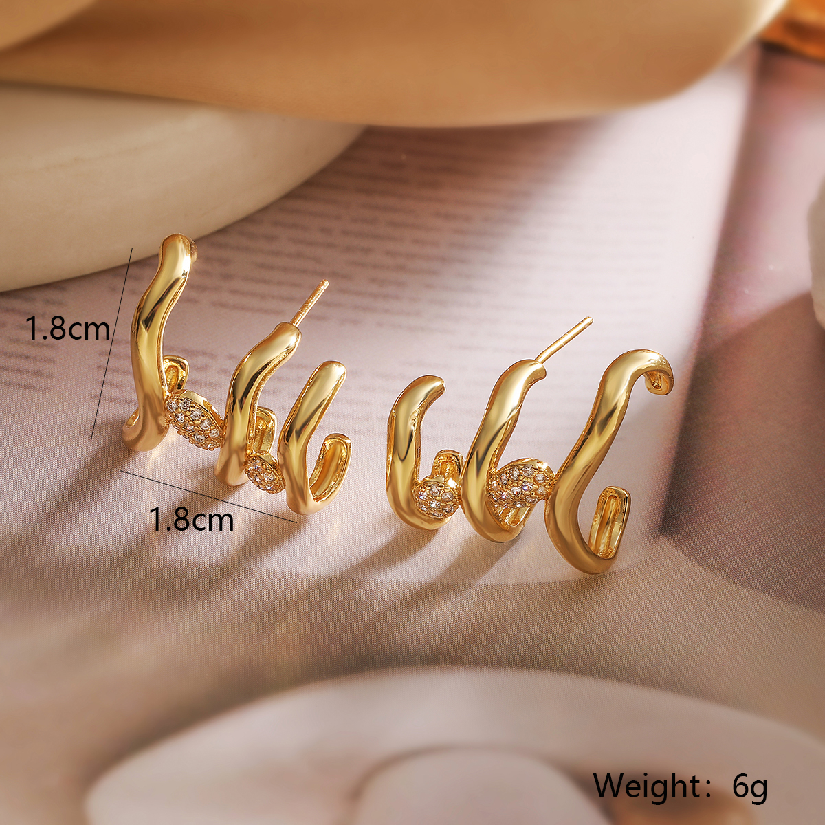 1 Pair Simple Style Letter Inlay Copper Zircon 18K Gold Plated Ear Studs display picture 1