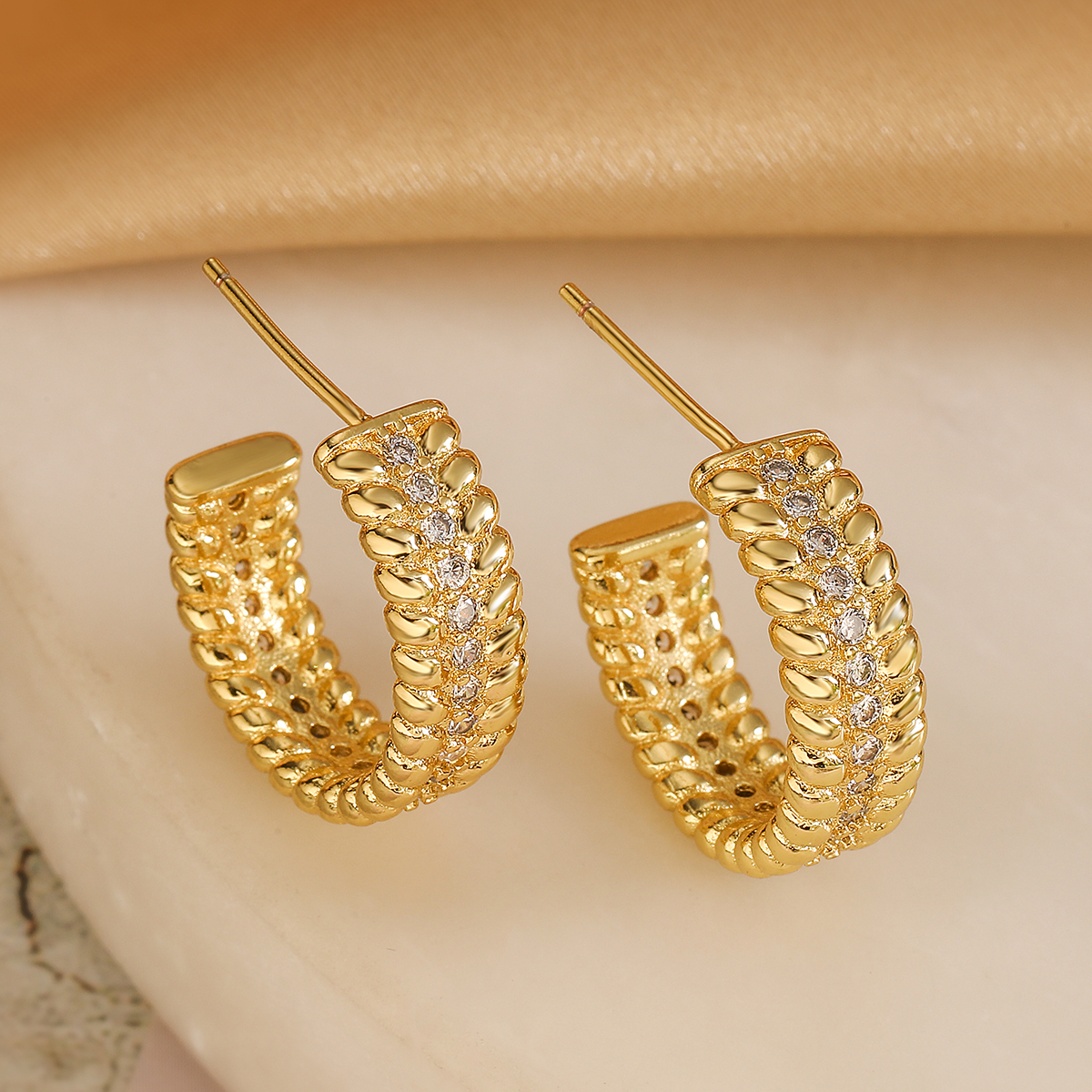 1 Pair Simple Style Geometric Inlay Copper Zircon 18K Gold Plated Ear Studs display picture 6