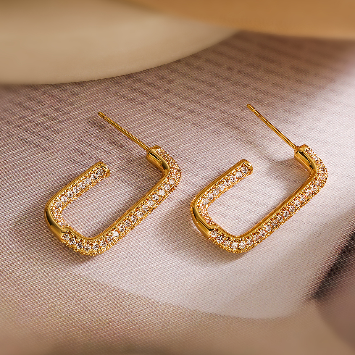 1 Paire Style Simple Géométrique Incruster Le Cuivre Zircon Plaqué Or 18K Boucles D'Oreilles display picture 7