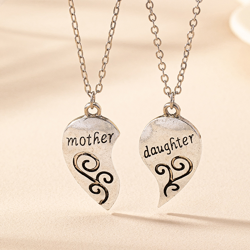Retro Letter Heart Shape Zinc Alloy Women's Pendant Necklace display picture 2