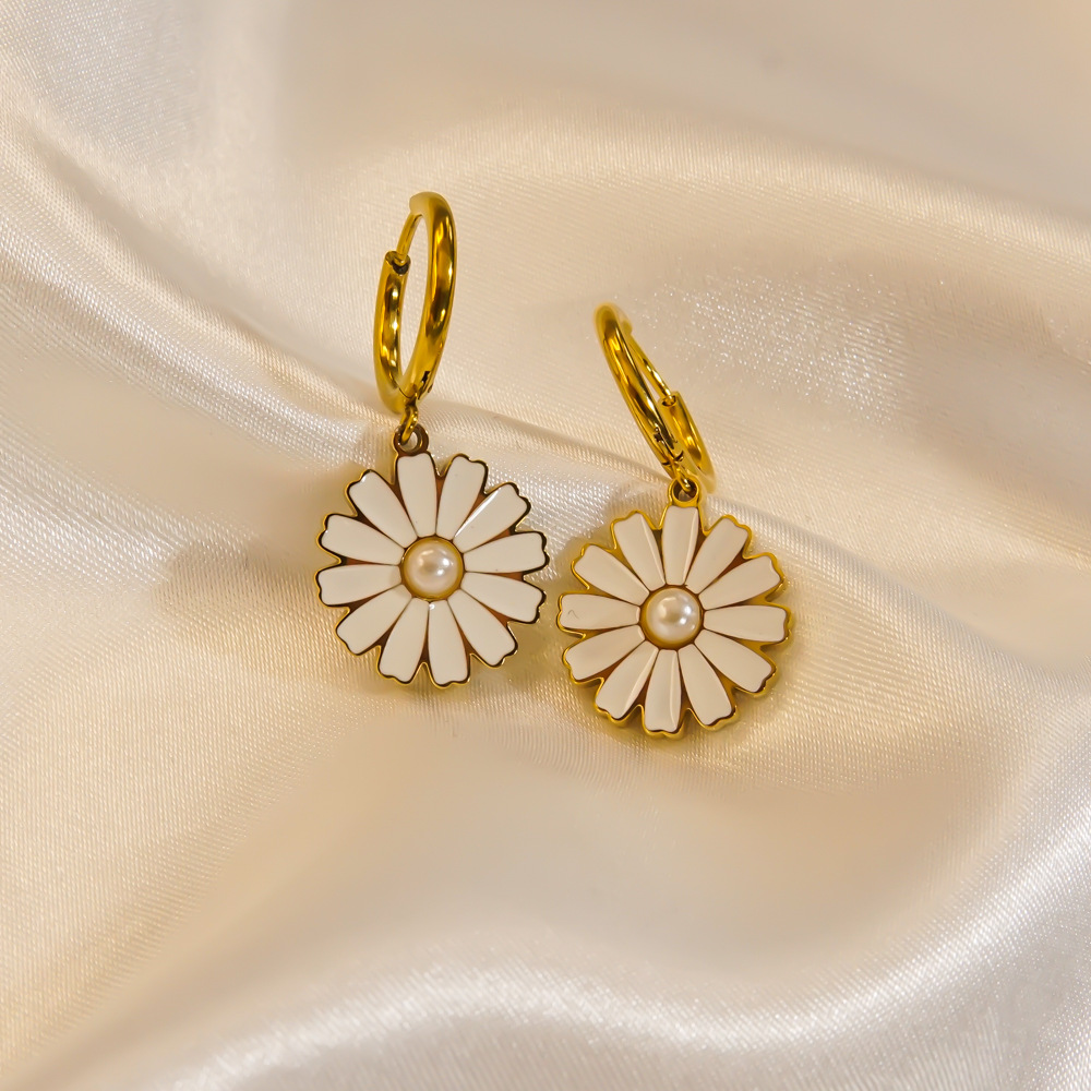 304 Stainless Steel 14K Gold Plated Cute Sweet Enamel Inlay Daisy Shell Pearls Earrings Necklace display picture 3