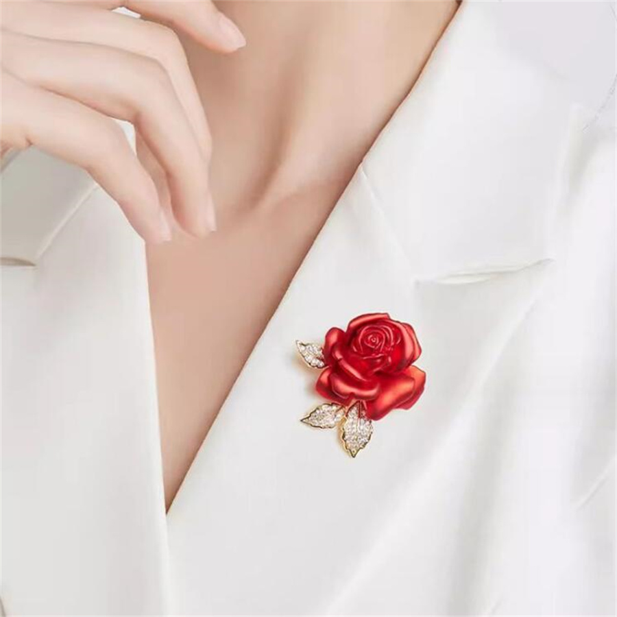 Elegant Shiny Rose Alloy Spray Paint Inlay Artificial Rhinestones Women's Brooches display picture 4