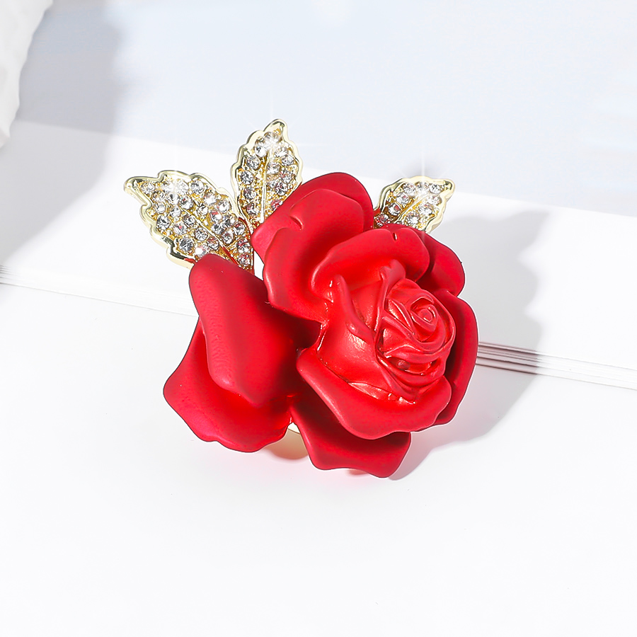 Elegant Shiny Rose Alloy Spray Paint Inlay Artificial Rhinestones Women's Brooches display picture 7