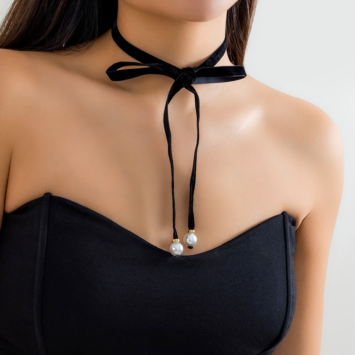 Elegant Simple Style Classic Style Round Bow Knot Imitation Pearl Flannel Tassel Straps Women's Choker display picture 3
