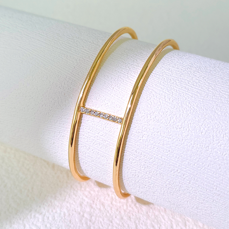 Copper 18K Gold Plated Elegant Vacation Geometric Criss Cross Zircon Bangle display picture 10