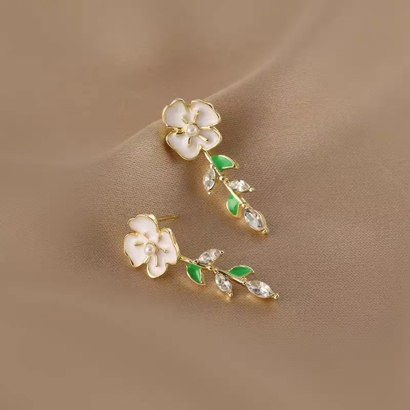 1 Pair Sweet Flower Inlay Alloy Artificial Rhinestones Gold Plated Drop Earrings display picture 3