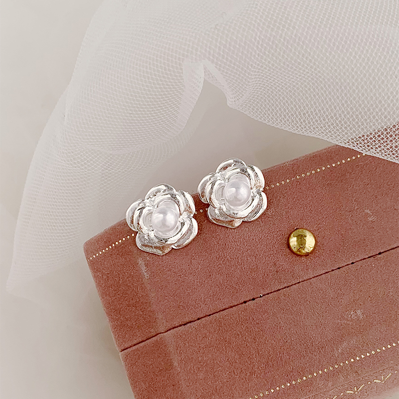1 Paire Élégant Camélia Fleur Incruster Alliage Perles Artificielles Plaqué Argent Clips D'oreille display picture 7