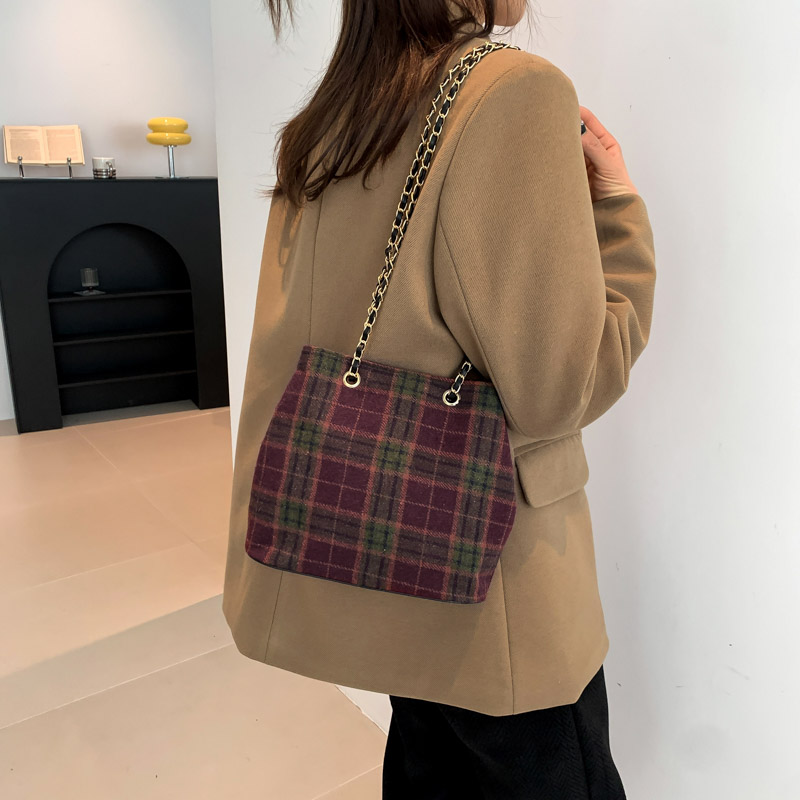 Women's Woolen Plaid Classic Style Square Magnetic Buckle Crossbody Bag display picture 1