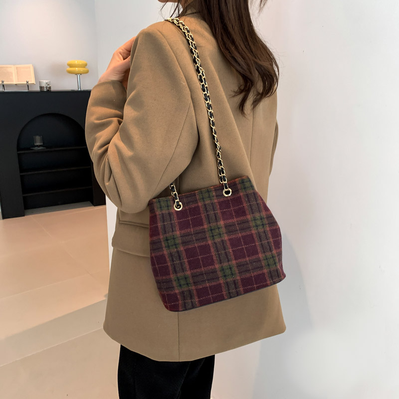 Women's Woolen Plaid Classic Style Square Magnetic Buckle Crossbody Bag display picture 4