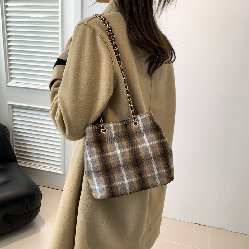 Women's Woolen Plaid Classic Style Square Magnetic Buckle Crossbody Bag display picture 2