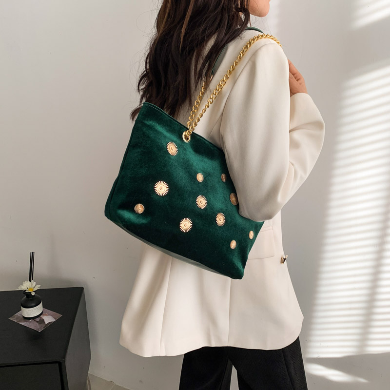 Women's Gold Velvet Round Dots Elegant Square Zipper Shoulder Bag display picture 6