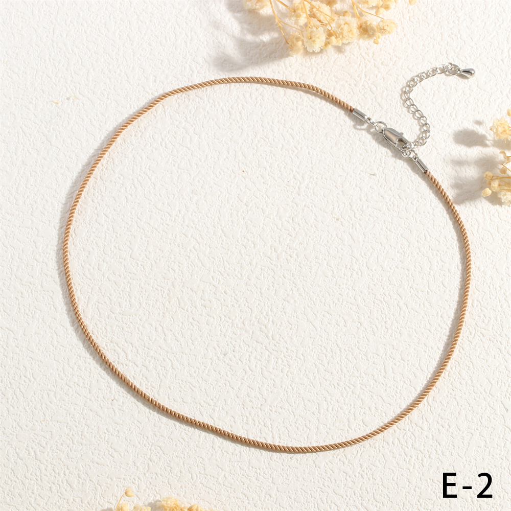 Preppy-Stil Einfacher Stil Einfarbig Kabel Handgemacht 18 Karat Vergoldet Frau Halsband display picture 17