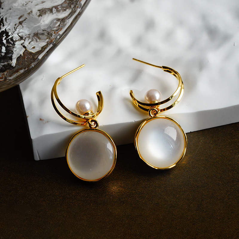 1 Pair Casual Elegant Round Opal Copper Pearl 18K Gold Plated Ear Studs display picture 3