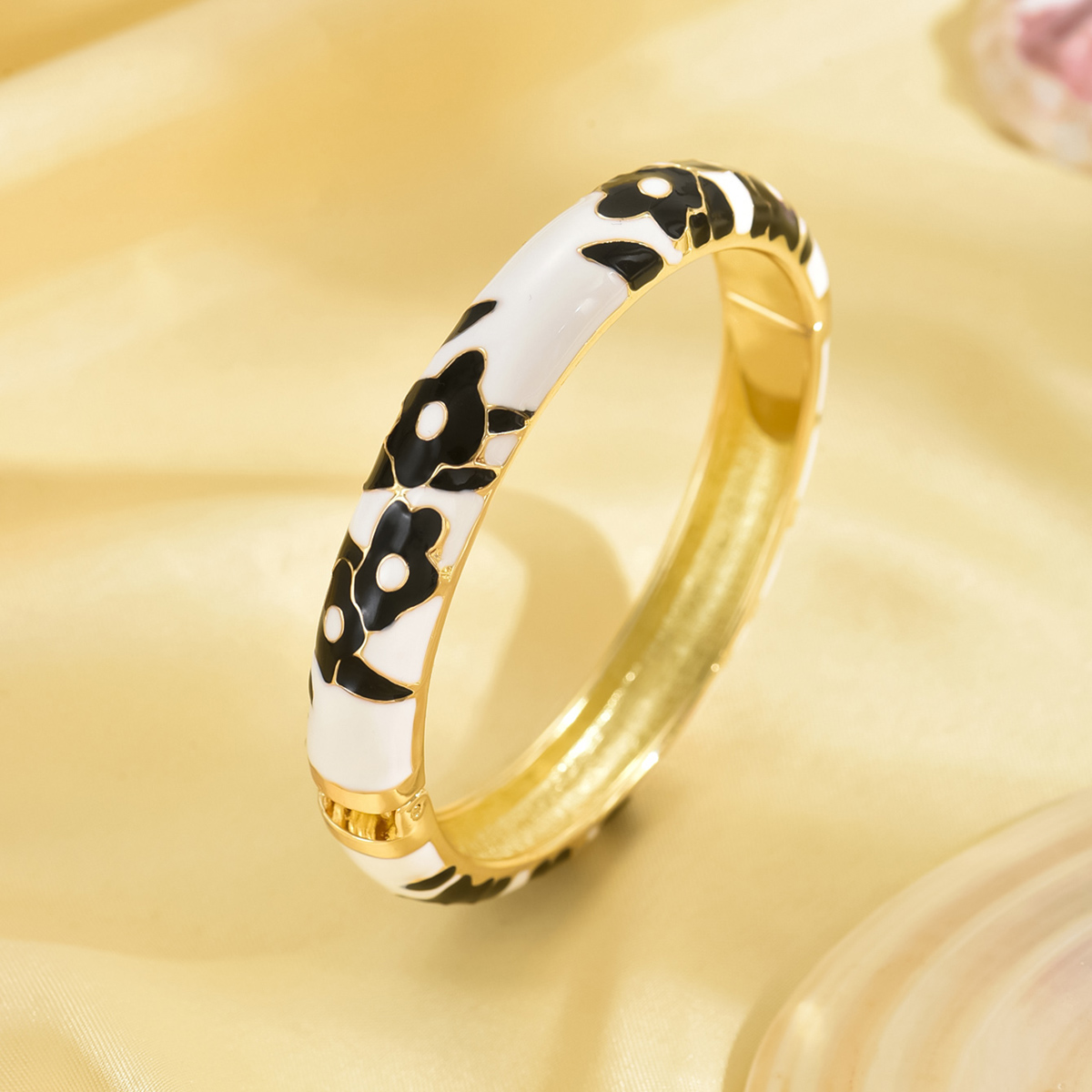 Pastoral Simple Style Flower Zinc Alloy Stripe Flowers 18K Gold Plated Women's Bangle display picture 13