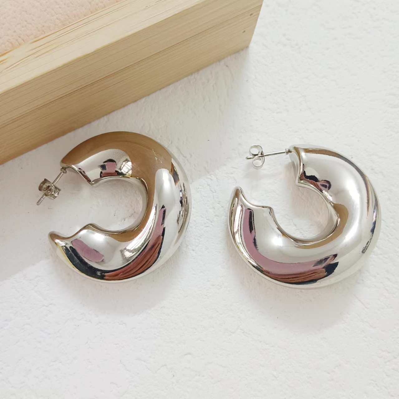 1 Pair IG Style Simple Style C Shape Plating Stainless Steel 18K Gold Plated Ear Studs display picture 5