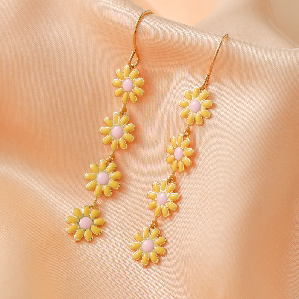 1 Pair Pastoral Daisy Copper Gold Plated Dangling Earrings display picture 2
