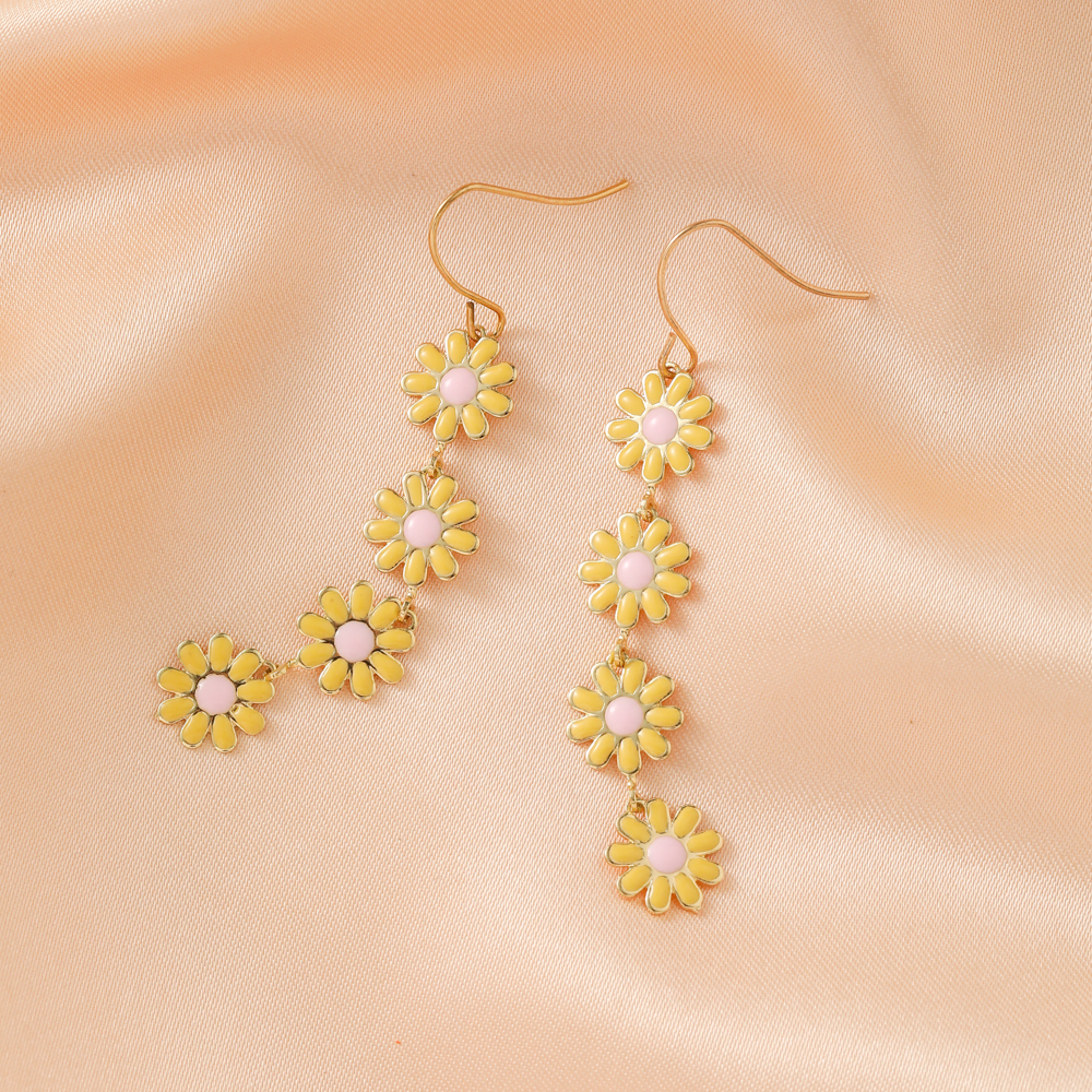 1 Pair Pastoral Daisy Copper Gold Plated Dangling Earrings display picture 5