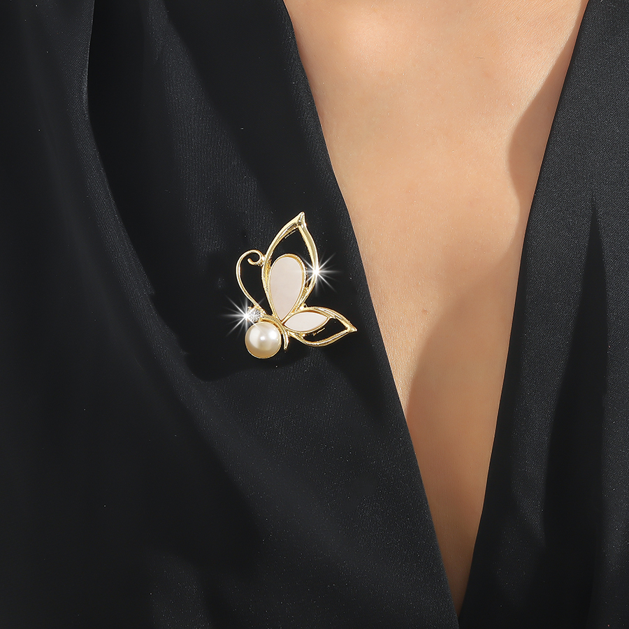 Elegante Mariposa Aleación Embutido Perlas Artificiales Mujeres Broches display picture 3