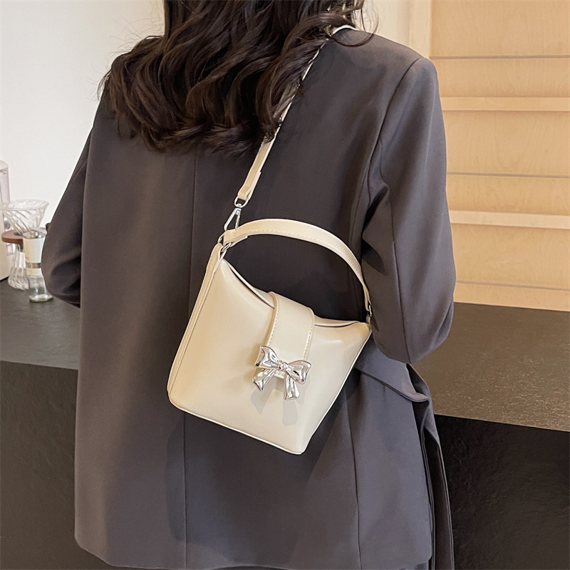 Women's Bow Knot Classic Style Flip Cover Bucket Bag display picture 6
