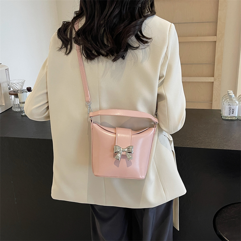 Women's Bow Knot Classic Style Flip Cover Bucket Bag display picture 14