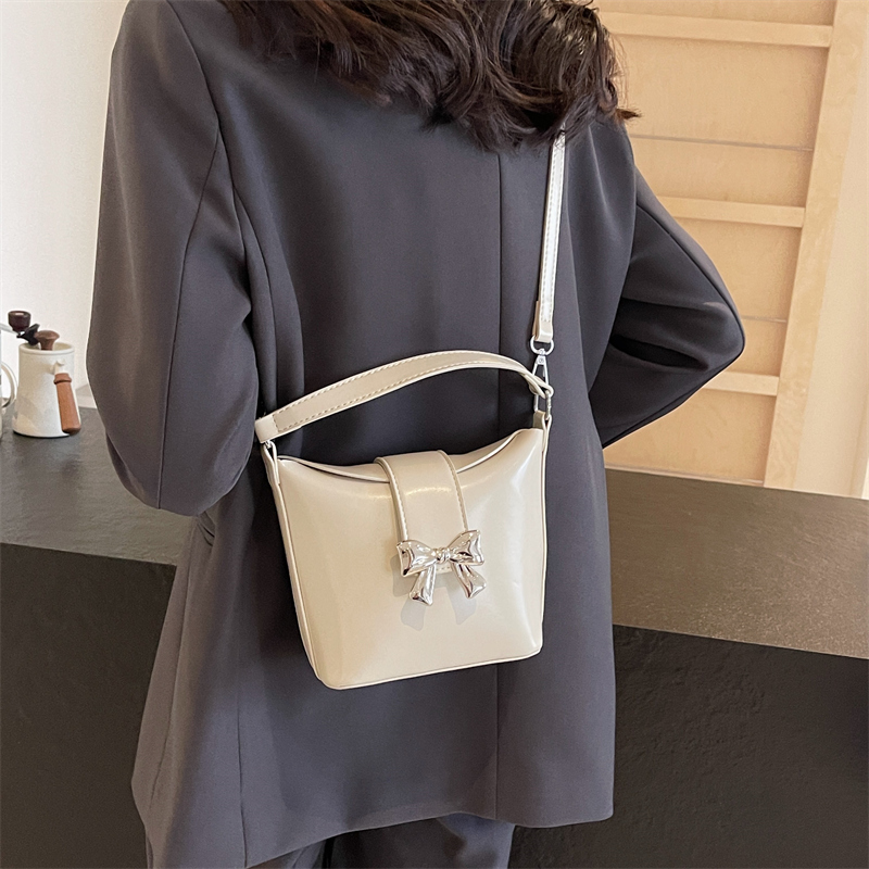 Women's Bow Knot Classic Style Flip Cover Bucket Bag display picture 1