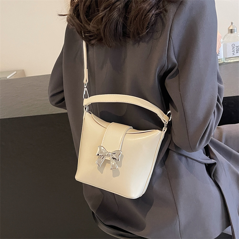 Women's Bow Knot Classic Style Flip Cover Bucket Bag display picture 13