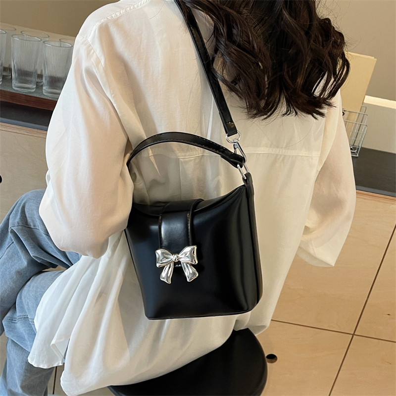 Women's Bow Knot Classic Style Flip Cover Bucket Bag display picture 7