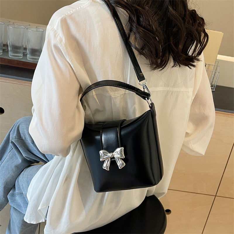 Women's Bow Knot Classic Style Flip Cover Bucket Bag display picture 8